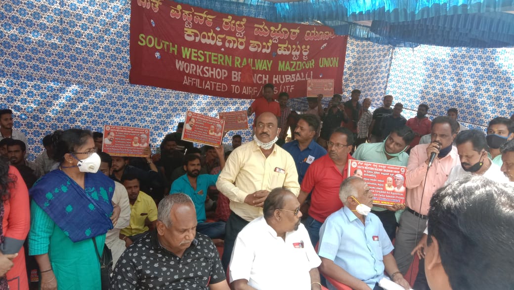 AIRAAAOFFICIAL's tweet photo. 12th February Protest:

Mysore division Karnataka🚩🚩
#RailwayApprenticesProtests https://t.co/BRnek0dHP2