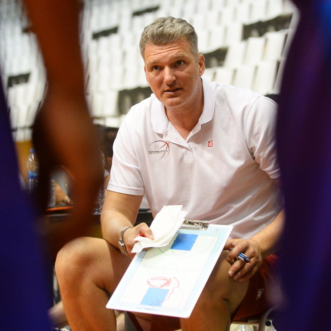 europrobasket's tweet photo. "Coaching doesnโt start with X's and O's. It starts with believing that players win games and coaches win players" - Bill Courtney
#EuroProBasket #BasketballCoaching #BasketballCoach #BasketballQuote #CrossoverToPro #YourShotToGoPro https://t.co/WVdpO1rXCq