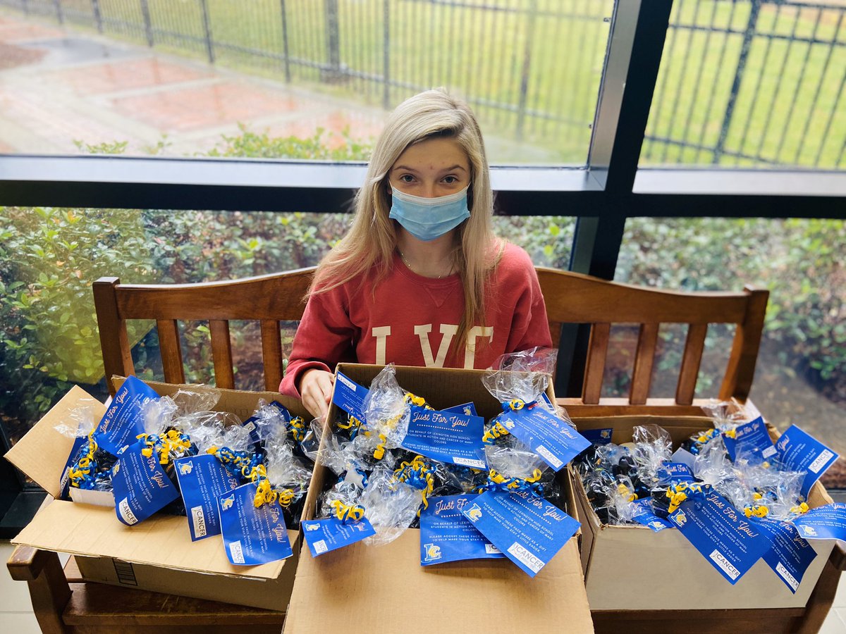 LexingtonSIA's tweet image. SO excited to donate over 110 Facemasks for Families bags as gifts for children and their families as they enter the Children’s Hospital. A bag supplies 3-5 masks per family. We have other schools joining us in this cause as well! Watch the difference Lex1 will make together!