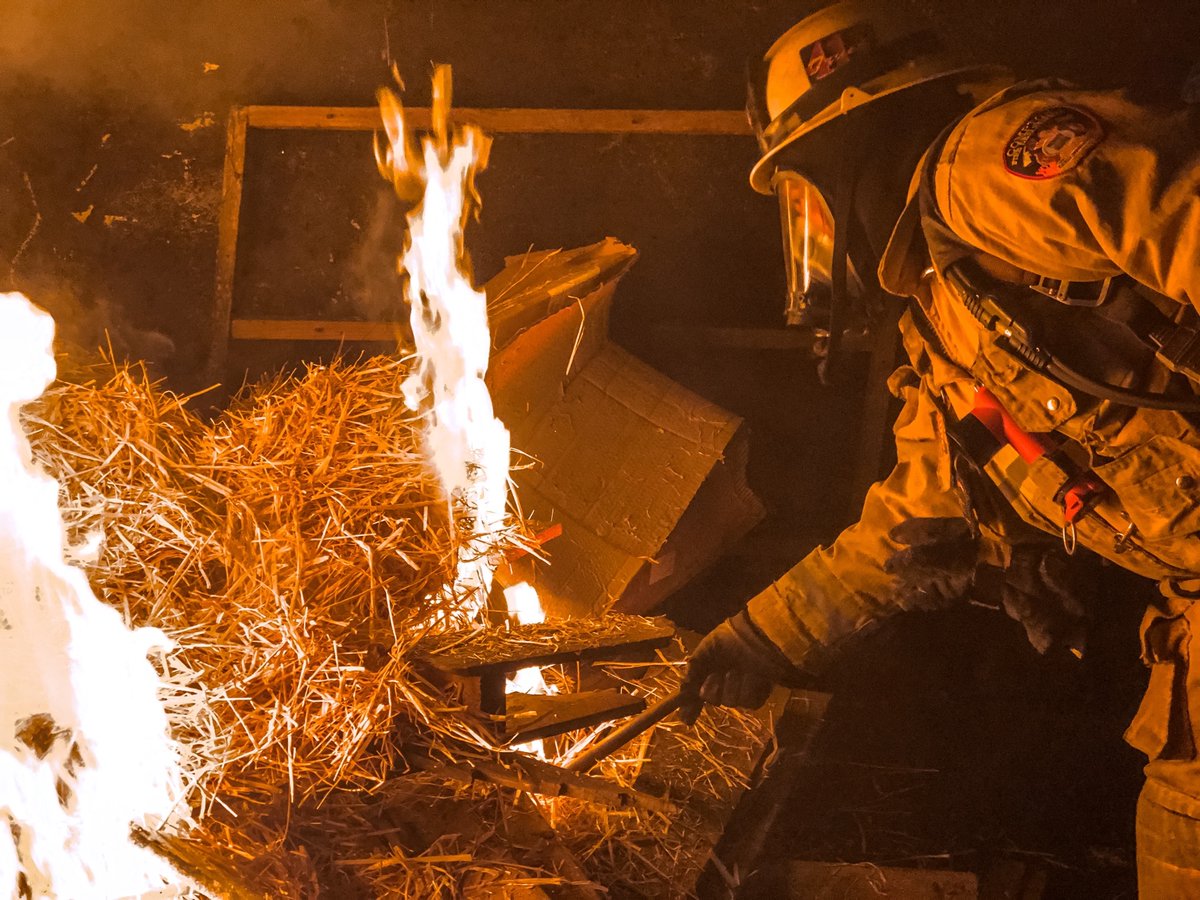 cptfireapparel's tweet photo. Fight fire Fridays!

There is nothing like training with the real thing...
.
.
.
.
.
https://t.co/nKiztFdSGV
.
.
.
.
#comptonfireapparel #comptonfireman #firefighters #fireman #firetrucks #firehouse #firstresponders #reels #californiafirefighter #fireman_323 https://t.co/6mpQGRs6x6