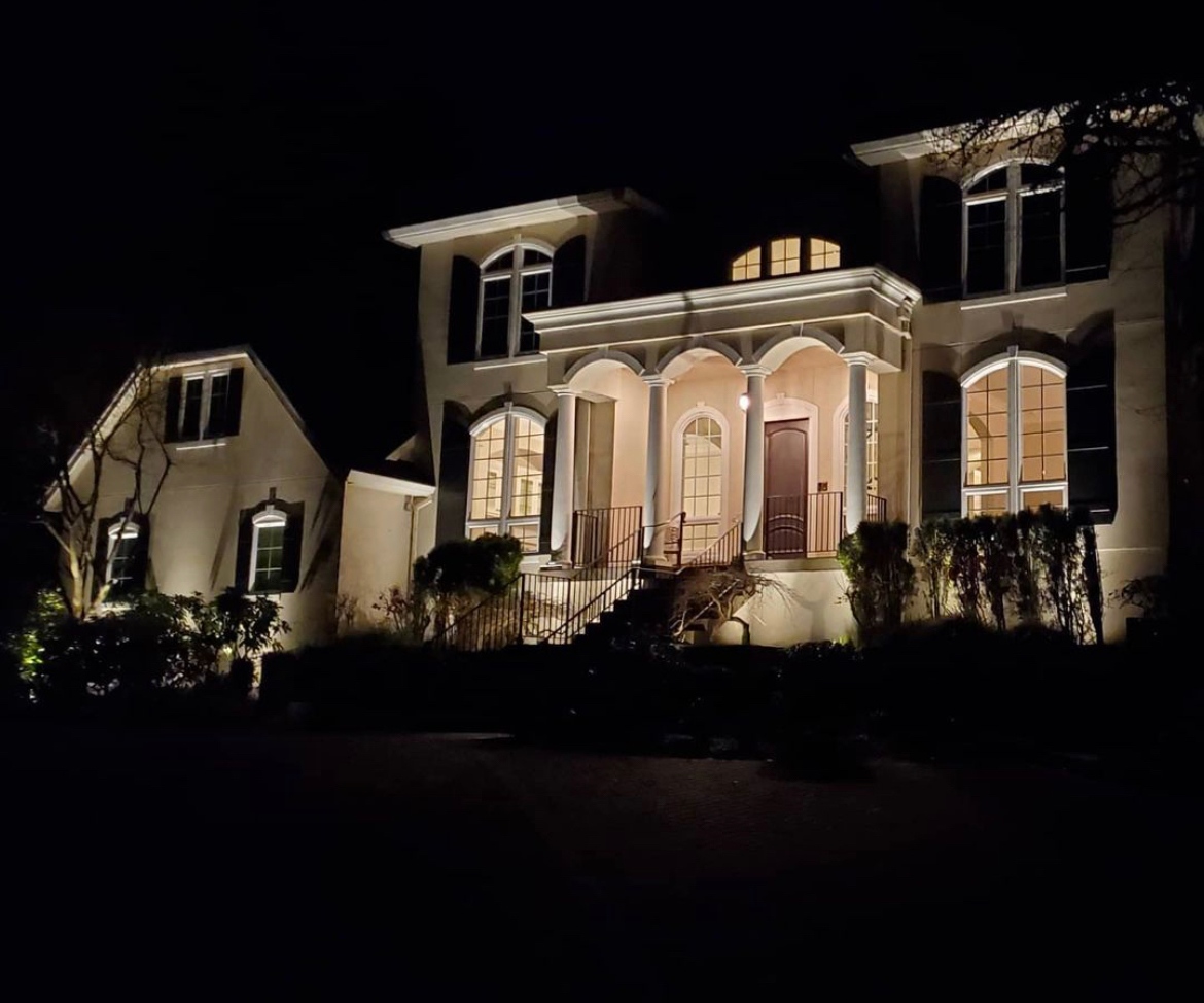 OR_Outdoor's tweet image. Latest nighttime demo from @danmackenzieool...Yes, that's a demo! Don't worry, we'll take care of that dark spot in the upper middle during installation.  

#customoutdoorlighting #firstclasshospitality #oregonoutdoorlighting