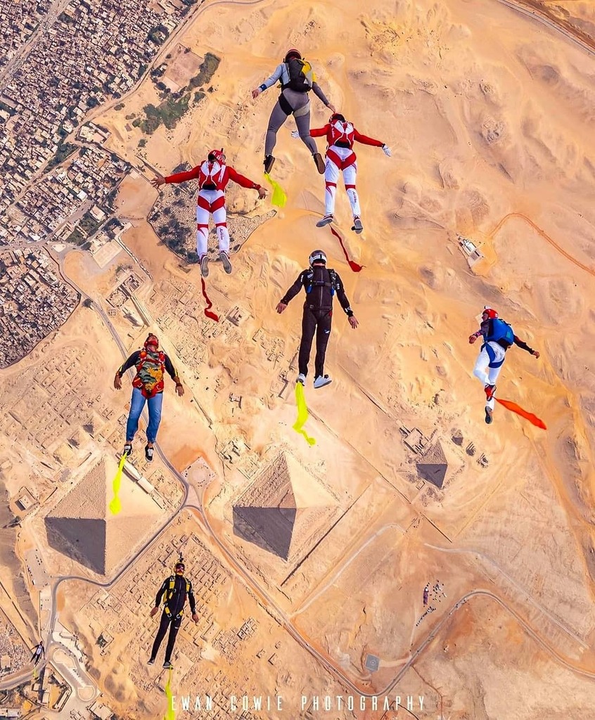 Buscablogs's tweet photo. Reposted from @ewan_cowie_photography Flying over the Pyramids!
.

.
#Egypt #jumplikeapharaoh #turbolenza #lvn #uptvector #pyramids #tonfly #airwax #skydiving #skydive #pyramidsofgiza #skydiveegypt  #Egipto #photooftheday #picoftheday #egyptfashion https://t.co/EcBfKoGhHj https://t.co/yrrar44yru