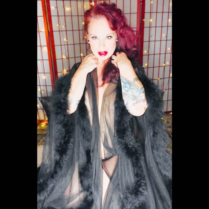 Come play with me at my virtual cabaret! $5 special  https://t.co/qZonWMp3S3 https://t.co/w53Hf7MxO2<a href="/tag/newprofilepic"class="tags"><span>#newprofilepic</span></a>
