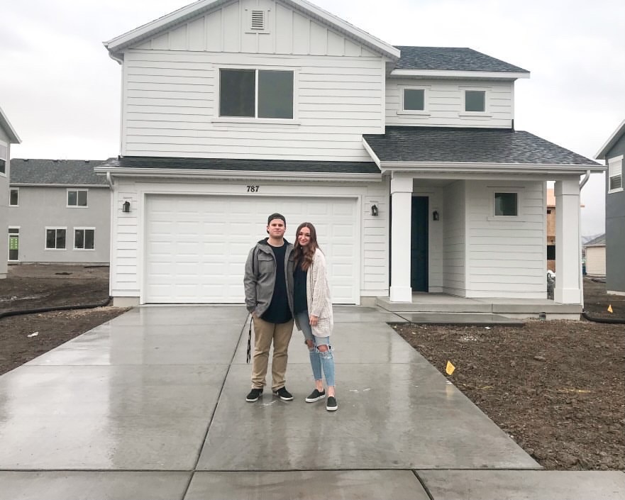 WoodsideHomes's tweet photo. Welcome to the neighborhood. 💚🏡
@mrs_southvalleyphoto @southvalleyphoto #newhome #buildnew #interiordesign #utahhomes #homeinspiration #newadventure #family #happy #neighbor #homeinspo #utahrealestate #westhaven #hooper #syracuse #bluffdale #americanfork #saratogasprings #utah https://t.co/A0Qka9YCuN