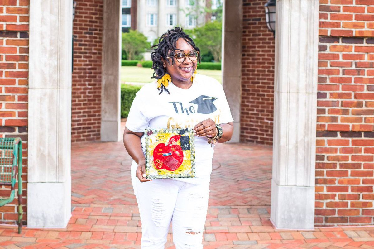 It's time to apply for the Women on Par Scholarship! Full details are online and 3 scholarships will be awarded. 
lpgaamateurs.com/memberships/sc…   
(photo: 2018 recipient CaMeisha Brown, on her graduation from Birmingham-Southern College!)  #womenonpar #scholarships #LPGAfoundation