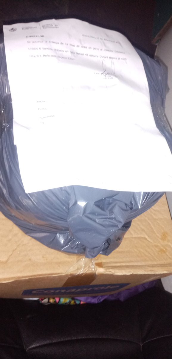 maria2271capo's tweet photo. Nosotros Agradecidos y las familias felices con #macromercado. Alicia de #carnelandia. Elsa.
Javier. Ana. Lourdes.
Gracias por apoyar a nuestra olla. Esta gran ayuda nos da la posibilidad de preparar la vianda sábado 13 y domingo 14.💓🤜🤛🇺🇾 https://t.co/3Gih5WnXRU