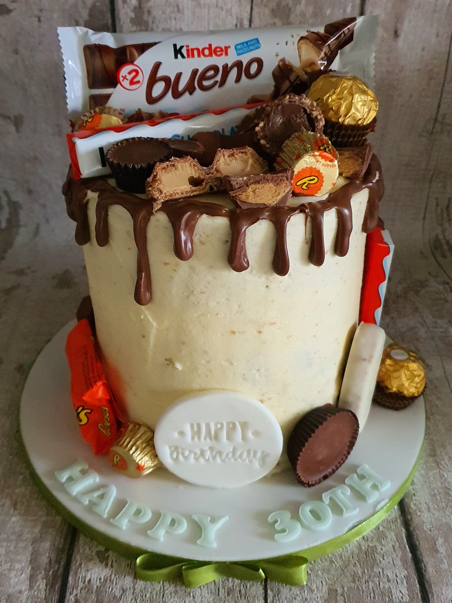 Jon's Cakes on X: Louis Vuitton drip cake with @merakistationary cake  topper #dripcake #drip #chocolate #louisvuitton #caketopper #ferrerorocher  #bueno #kinderbueno #kinder #terryschocolateorange #cake #cakedecorating  #cakesmanchester #manchestercakes