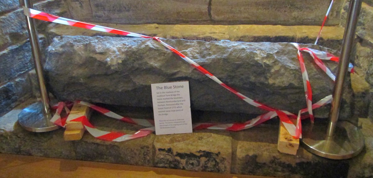 There was also a 'blew Stone about the middle of the Bridge' at Newcastle that marked 'the bounds of Newcastle Southwards' and from which the Mayor pronounced the banishment of the Society of Friends from Newcastle in 1657–8 (pic via  @n_docs &  https://www.dur.ac.uk/imems/cities/contesting/1/?imageid=8186)