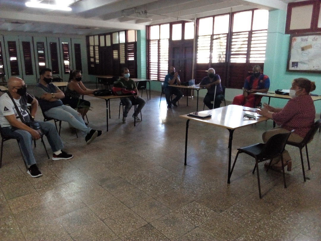 Intercambia rectora de #UCLVnuestra Dr. C. <a href="/osanamoleriop/">Osana Molerio Pérez</a>, con profesores del Departamento de Educación Física y Deporte Universitario, sobre el perfeccionamiento del trabajo de la Cultura Física en el escenario epidemiológico y el uso de los entornos virtuales
#UniversidadCubana
