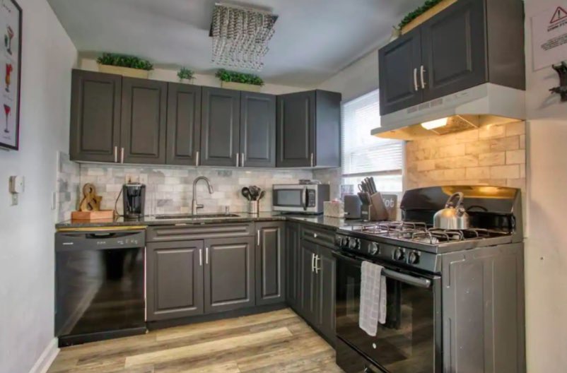 InFocusPlusAtl's tweet image. Yes, you can smoke here! This 4 bedroom, 2 baths is pet friendly and features an Instagramable backdrop wall✨
infocusplus.com/ad/yes-you-can…

#infocusplus #filmmaking #atlantafilmmaking #atl #georgiafilm #gafilm #atlantaproperties #atlantafilm #locationscout #atlwood #shorttermrentals