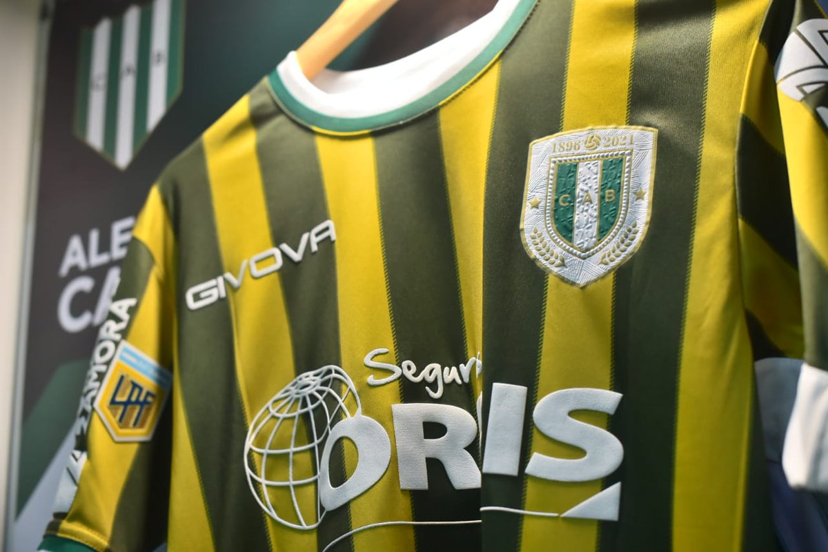 CAB_oficial's tweet photo. ¡Vestuario listo! ✅

👉🏼 Hoy salimos a la cancha con una camiseta especial, en homenaje a los 125 años del Club 👏🏼🇳🇬.

💚 #VamosBanfield https://t.co/l6Mwo1R7rY