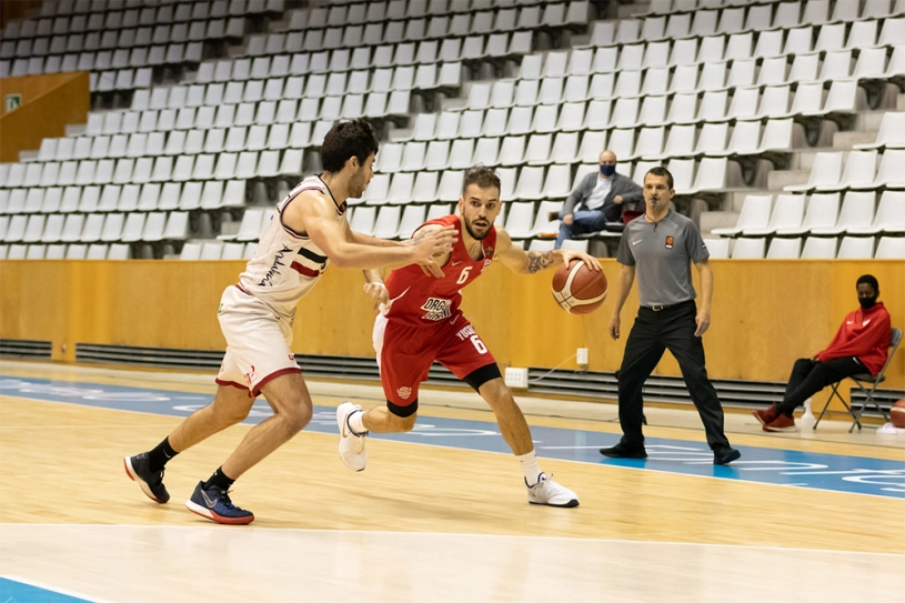 baloncestero's tweet photo. #LatinosEnLebOro
Conoce a @PepoBarral, el nuevo base de @BasquetGirona 

Lo presenta @zonadebasquet y lo scoutea @RamiroPozuelo 
https://t.co/P8WFe4zqBZ https://t.co/TbDrOLbuuB