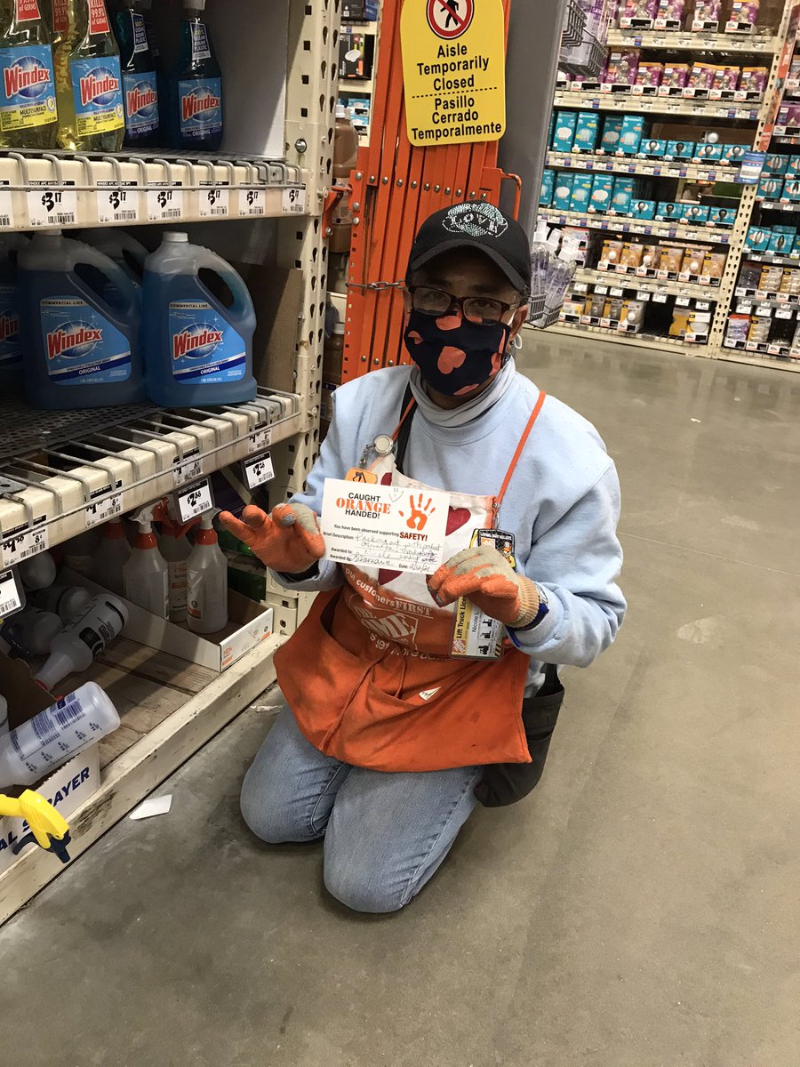 Lisamarie Halliday (@103lisamarie) on Twitter photo <a href="/8466HomeDepot/">Home Depot 8466</a> Thank you Nicole for packing out with gloves on! #AcesNYMsafe BRAVO 👏👏🤗🧡 <a href="/jaysondrucker/">Jayson Drucker</a> <a href="/rickyw0072/">NOASM/Ricky#8466</a> <a href="/mviola631/">Deedee Ryan #8466</a> <a href="/patiaquinta/">patiaquinta</a> <a href="/johnminor11/">john minor</a> <a href="/DawnOsorio/">Dawn Vanterpool</a> <a href="/MsCarly_HD/">Carly Ulrich</a> <a href="/nyyroro/">Ro Rodriguez</a> <a href="/8466HomeDepot/">Home Depot 8466</a> Thank you Nicole for packing out with gloves on! #AcesNYMsafe BRAVO 👏👏🤗🧡 <a href="/jaysondrucker/">Jayson Drucker</a> <a href="/rickyw0072/">NOASM/Ricky#8466</a> <a href="/mviola631/">Deedee Ryan #8466</a> <a href="/patiaquinta/">patiaquinta</a> <a href="/johnminor11/">john minor</a> <a href="/DawnOsorio/">Dawn Vanterpool</a> <a href="/MsCarly_HD/">Carly Ulrich</a> <a href="/nyyroro/">Ro Rodriguez</a>