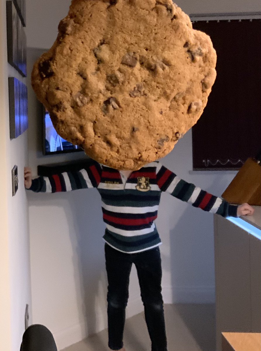 MrsDawnBernard's tweet photo. @MBP_Humanities We made chocolate chip cookies today and did a homage to your perspective lesson Miss F-B. Happy half term from all of us xx https://t.co/dKBEpvvWXO