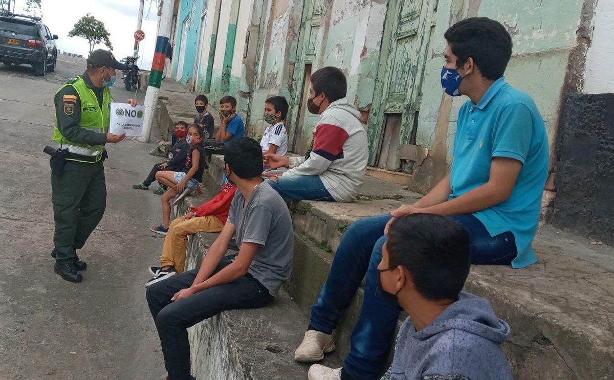 PoliciaStander's tweet photo. #JuntosPorLaNiñez | El programa “Abre Tus Ojos”, busca mitigar flagelos que atentan contra la integridad y vida de los niños, niñas y adolescentes. #SinReclutamiento #EINFA #SúmatePorMí https://t.co/N4VL8OMQWD