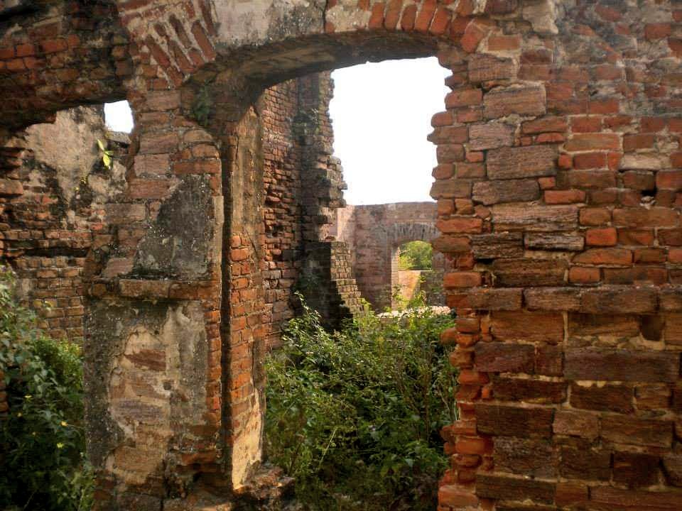 କ୍ରମେ ଗଞ୍ଜାମ ଦୁର୍ଗ ଜନଶୂନ୍ୟ , ପରିତ୍ୟକ୍ତ , ଭଗ୍ନ , ଓ ପତିତ ହେଲା ଏବଂ ଭୂତଳରେ ଦୁର୍ଗ ପୋତି ହୋଇଗଲା , ଏବଂ ଲୋକମାନେ ଏହାକୁ- ପୋତାଗଡ କହିଲେ ।ଆଜି ବି ସେହି ଭଗ୍ନ ପତିତ ଦଦରା ଦୁର୍ଗ ମଧ୍ୟ ରେ ଶୋଇ ରହିଛି ବିପୁଳ ଗଞ୍ଜାମ ର ସୁଦୀର୍ଘ ଇତିହାସ ତଥ୍ୟ- ଡଃ ଅନନ୍ମରାମ କର ଚିତ୍ର: clickandfik, to hit and  @VAdkri