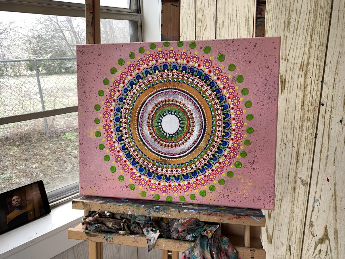 LolaGayleC's tweet photo. Took 2 hours but I finally got my studio warmed up enough to get some work done. Double your pleasure, double your fun!

#Krylon #Arteza #PlaidCrafts #FolkArt #AppleBarrel #Liquitex #Michaels #ArtistsLoft #MagicFly #PolyMark #RoseArt #glitter #mandala #art #artist https://t.co/TJC2zS3ACu