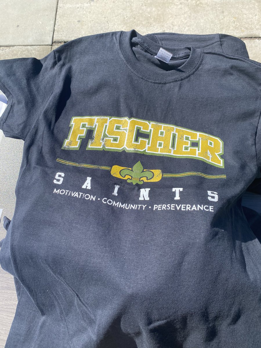 MsGrunewald's tweet image. Our drive-through ‘Fischer Loves Community’ event was a success! What a great way to end the week! @AlumRockUnion #dpvils #fmslearning #arusdunited #arusdunidos