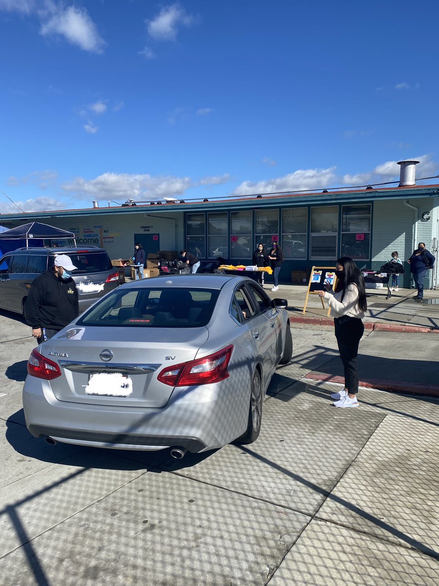 MsGrunewald's tweet image. Our drive-through ‘Fischer Loves Community’ event was a success! What a great way to end the week! @AlumRockUnion #dpvils #fmslearning #arusdunited #arusdunidos