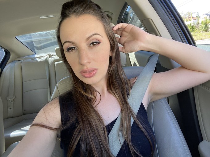 #TGIF Getting hyped for sangrias 🍷🍷 https://t.co/aDBDZF5MtF<a href="/tag/tgif"class="tags">#TGIF</a>