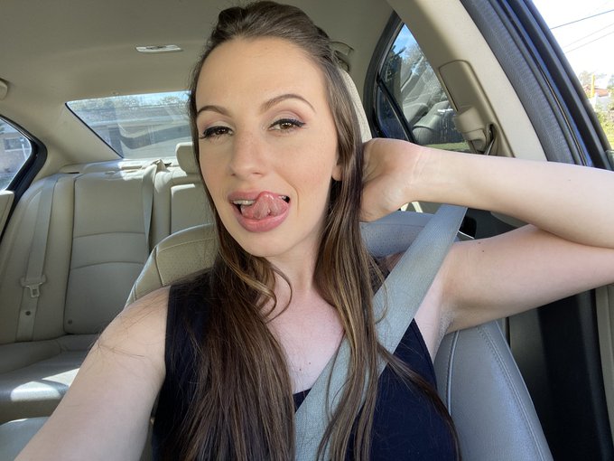 #TGIF Getting hyped for sangrias 🍷🍷 https://t.co/aDBDZF5MtF<a href="/tag/tgif"class="tags">#TGIF</a>