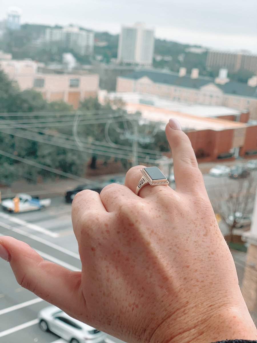 UofSCGC's tweet photo. Miss your chance to order your #uofscring?💍 NO PROBLEM!!! Go to the 🔗 below to receive your #uofscring by ring ceremony! Deadline to purchase: 2/19 at MIDNIGHT😆🤙
⭐️https://t.co/0SZq907QRl⭐️ https://t.co/gkUn8q1aZf
