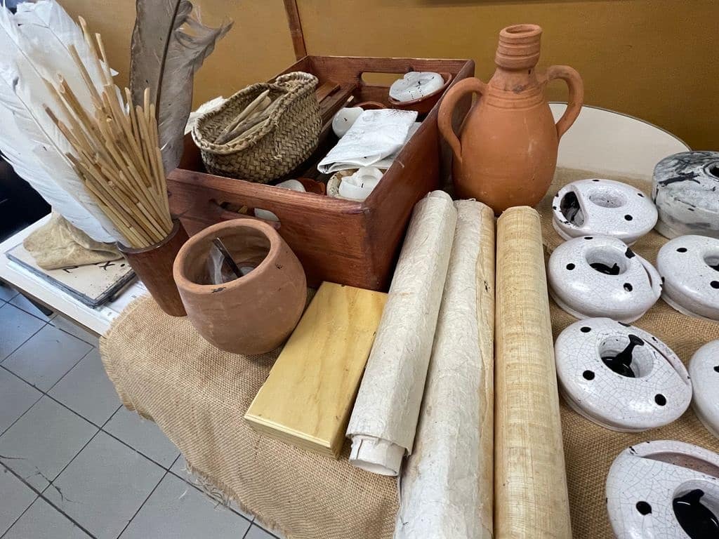 epiasabadell's tweet photo. LES COMPARSES A SEGON.
Els de 2n d'ESO hem vingut disfressats per comparses. Hem fet un concurs de disfresses i tots hem obtingut premi. També hem fet un taller molt interessant sobre escriptura a l'Edat Mitjana. 
#2NESOPIASABADELL
#SECUNDÀRIAPIASABADELL https://t.co/EC4rKzs8SQ