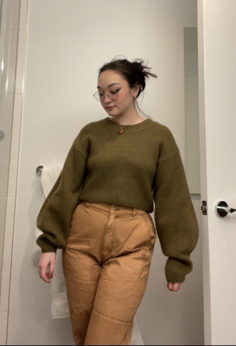 maiathinker's tweet photo. pov: youre dancing with your girlfriend. you think "how she can be so pretty?", and damn, she really is. https://t.co/ztuipBjMLV