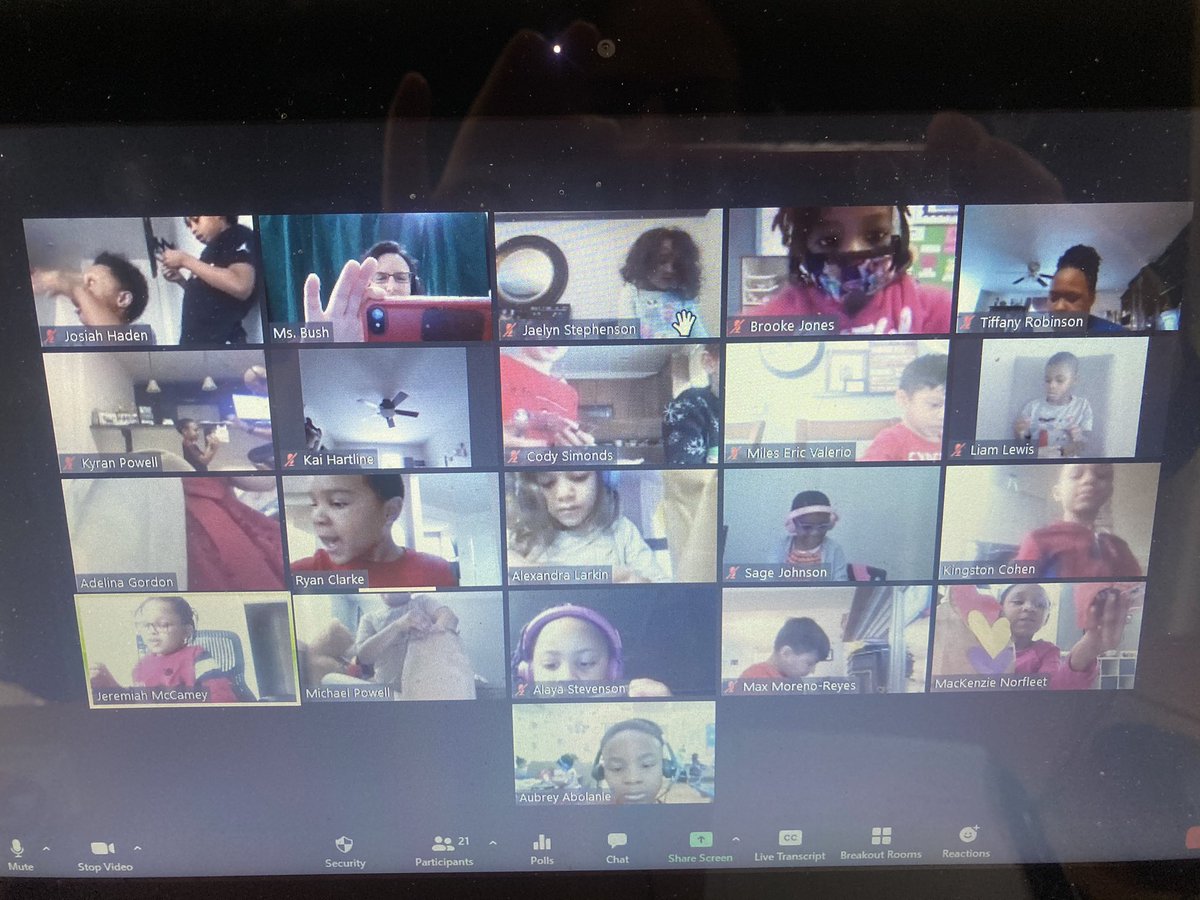 BIESKinderMagic's tweet image. Valentine Bags took a lot of coordination and quarantining. My families were supportive and it made for a fun Virtual Valentine Celebration! #FeelTheLove #KindergartenConnection #KinderMagic