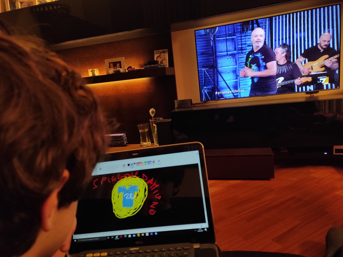 Aspettando lo #spiegonedamilano... <a href="/makkox/">makkox</a> levati 😜
#propagadalive <a href="/welikeduel/">Propaganda Live</a> <a href="/zdizoro/">Diego Bianchi</a> <a href="/MarcoDamilan/">Marco Damilano</a>