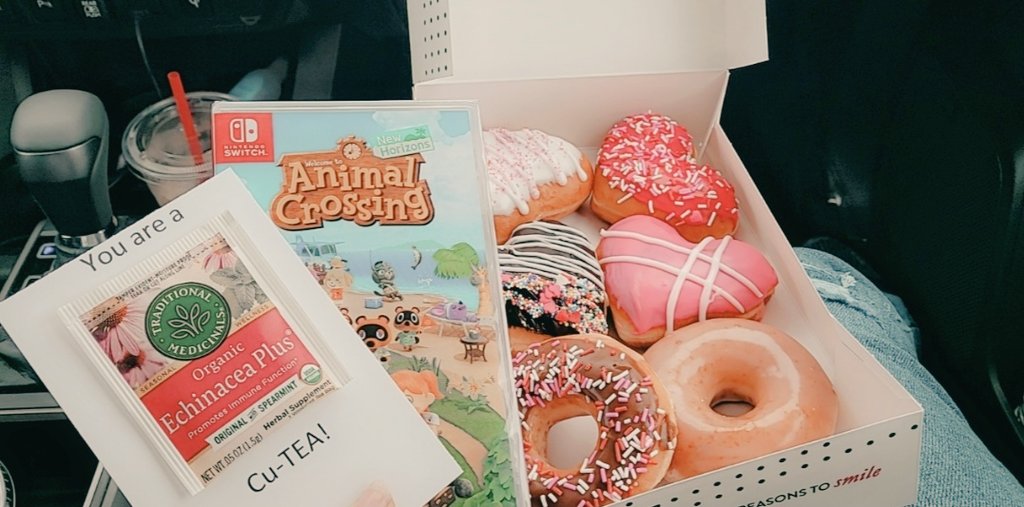 helloribii's tweet photo. I had chiro adjustment, husband gifted me a full body massage and then I received these gifts as a farewell. 😭❤ https://t.co/4ZZZilRbOq