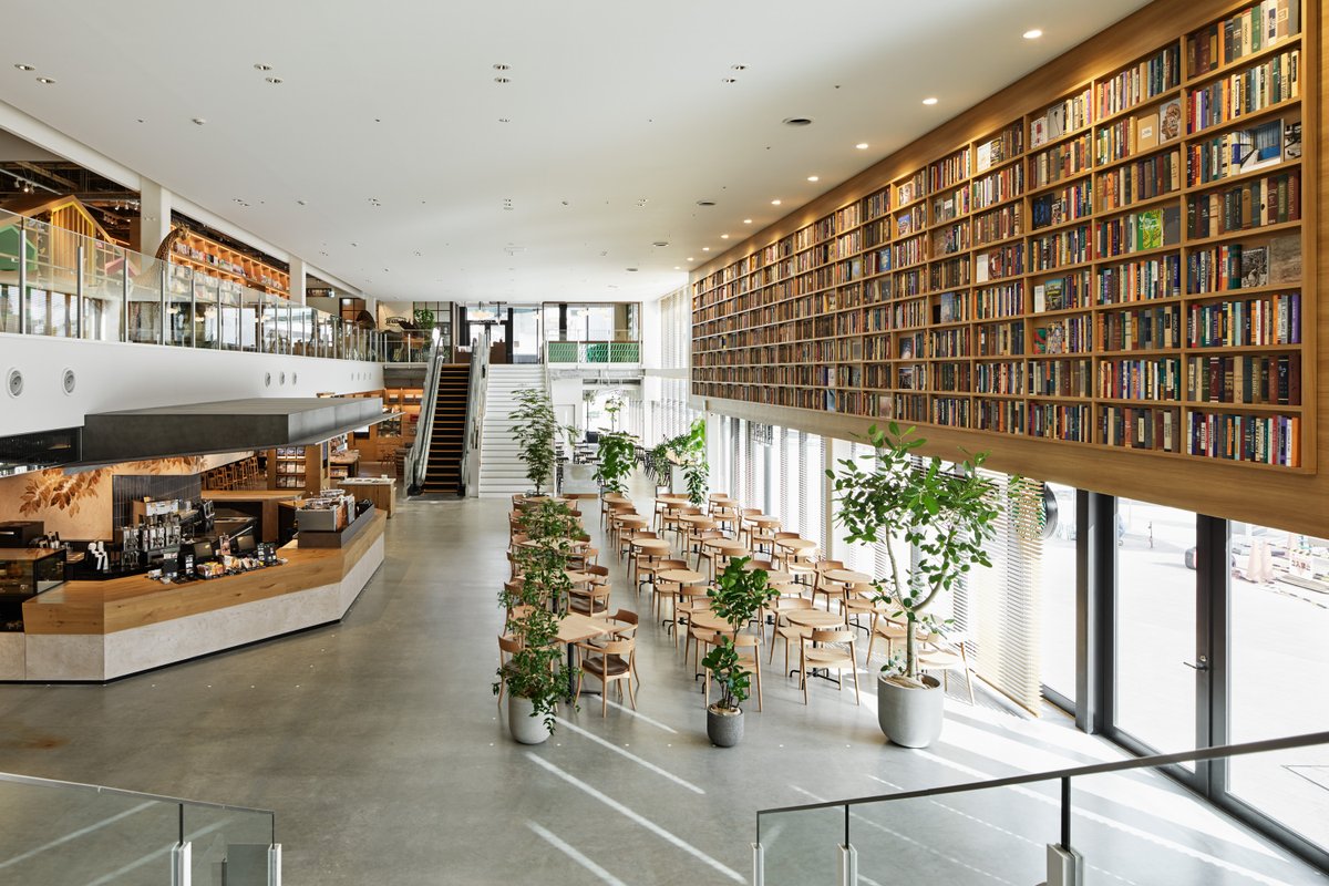 OnebookofMAG's tweet photo. 『素敵な図書館』に行きたい。ときたまネットで図書館画像を見て癒されています。癒されながら、私の好きな本をまとめてみました。選書の参考にしてください。余談ですが、他にも素敵な図書館を知っていましたら、プロフの合言葉と一緒に教えていただけると嬉しいです。 https://t.co/gH2Xi2KPhx