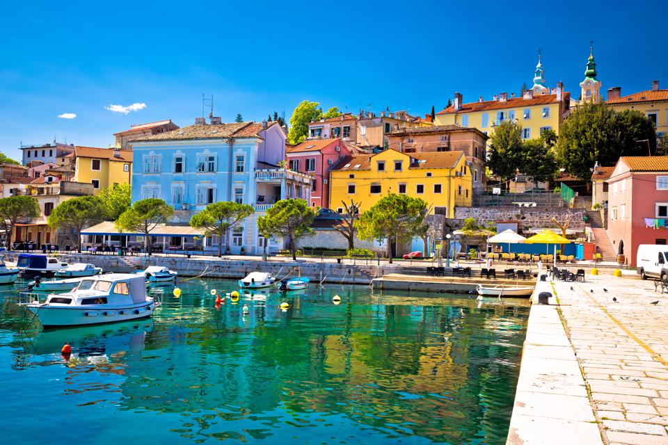 ForbesLife's tweet photo. Mapping the 16 most romantic places in Europe, according to European Best Destinations: https://t.co/GZtOCBb1et https://t.co/TMGjDrfTWS