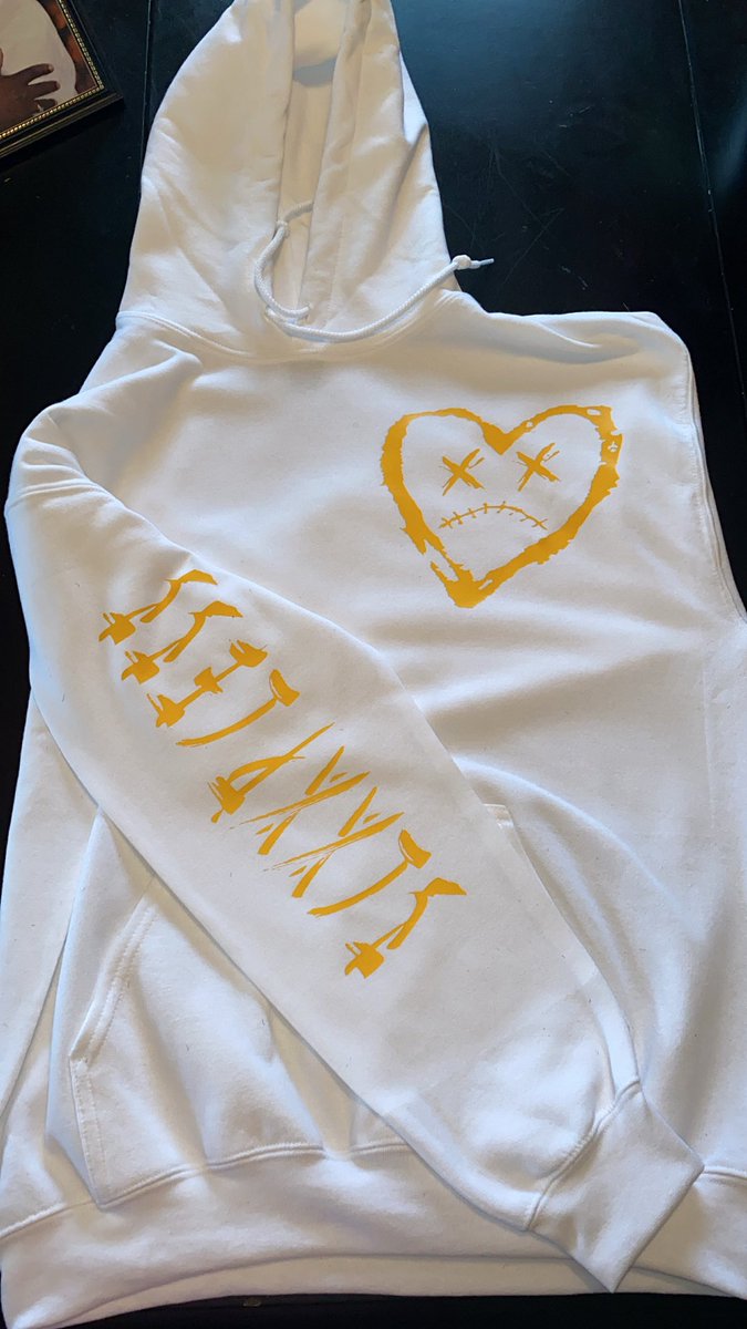 Kinghtiek_'s tweet photo. Bundle up in a @Slxxpless_co Hoodie !🥶🔥

#clothingbrand #clothingline #supportsmallbusiness #blackownedbusiness https://t.co/2slqlOE8yj