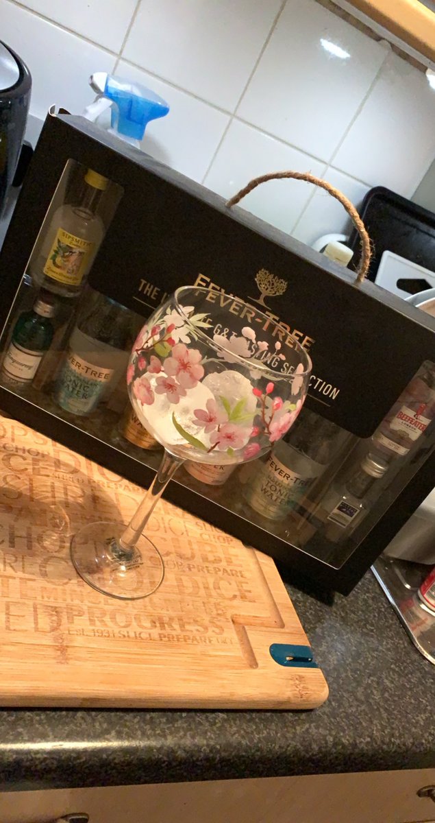 mrsgubby84's tweet image. Wee gin tasting to start my long weekend 🥰 #fridayfeels #gintour #minigin #perfectserve