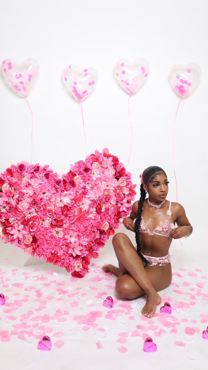 ShaeBad_'s tweet photo. Hello Twitter I just launch my very on fragrance line ✨for my brand Pressured Diamonds 💎I have heart shaped bottles for Valentine's Day ! 💕please RT my content my next customer may be on your TL ✨✨
https://t.co/qDKUXiEtjx https://t.co/UgswVBsm3h