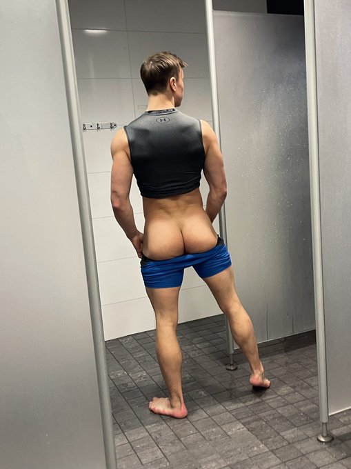 1 pic. On my way to take a shower☔️💧
-
Onlyfans: BastianGate
-
#gay #shower #gayshower #ass #butt #gayass