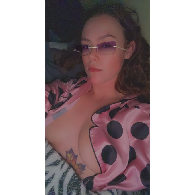 How Can You Hate Me But Continue To Watch What I Do With My Life.👑💕 #OF https://t.co/ZtaYR9ivo2<a href="/tag/of"class="tags"><span>#of</span></a>