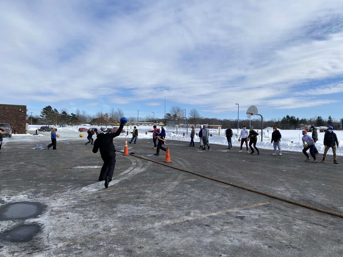 EAHSSpiritClub's tweet photo. Winterfest was a success!!! It was great to see everyone having fun with their friends!!! This was much needed! Have a wonderful February break everyone. ❤️🌹 https://t.co/bTy37CazbV