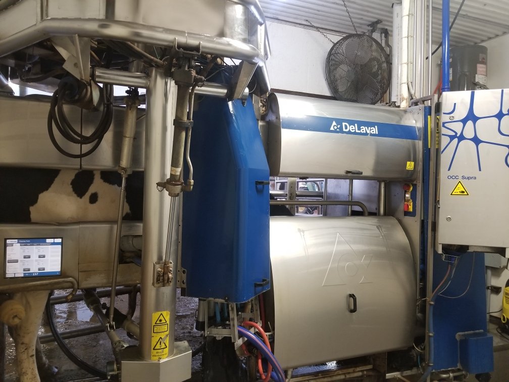 19 years old and still cleans up nice! This is one of the older <a href="/DeLavalCanada/">DeLaval Canada</a> milking robots in Ontario, but it still shows up to work everyday and does it's job.
This herd has a 40+kg average and continues to improve. 
#dairydonewell #ontag <a href="/NorwellDairy/">Norwell Dairy</a>