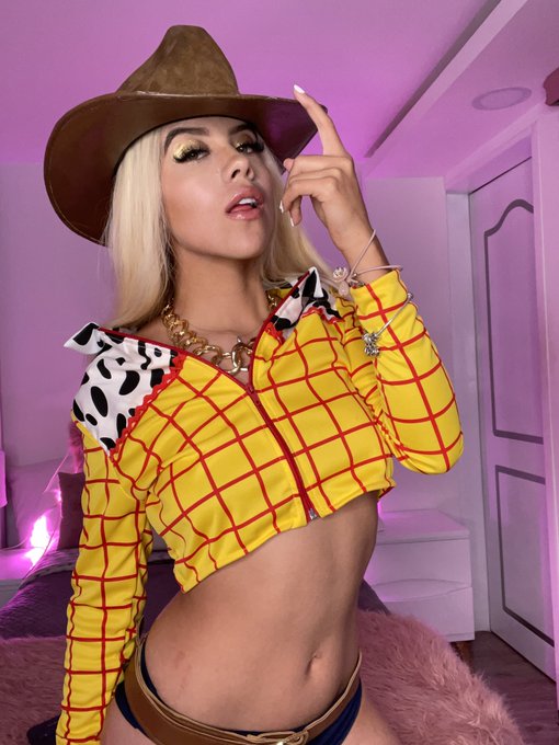 Watch Cristal Hill's leaked NSFW photo on TwXstars