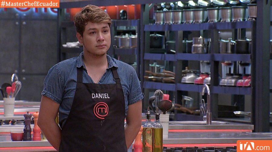 teleamazonasec's tweet photo. #MasterChefEcuador | Hoy despedimos a Daniel, sus ocurrencias y locuras alegraron no solo a sus compañeros si no también  los jueces y el equipo, lo extrañaremos mucho. https://t.co/ZwsbzZaQqV