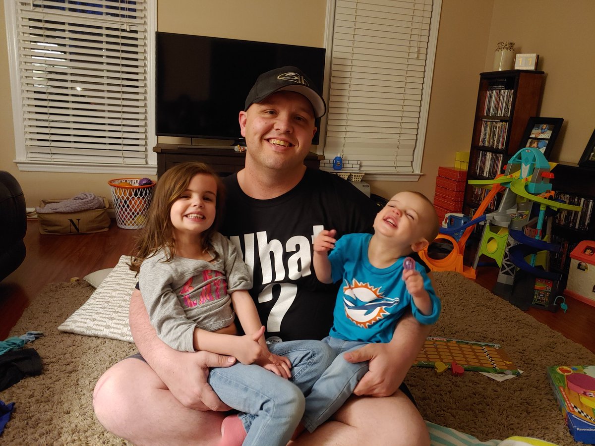 P4 ain't nothing to be dissapointed about in the finale of the #WinterHeatSeries. The best part? Coming downstairs and getting hugs from my 2 biggest fans.

 Thanks <a href="/MSportgames/">Motorsport Games</a> <a href="/NASCARHeat/">NASCAR Heat</a> and <a href="/jaywpennell/">Jay W. Pennell</a>. I will be back 😎.
