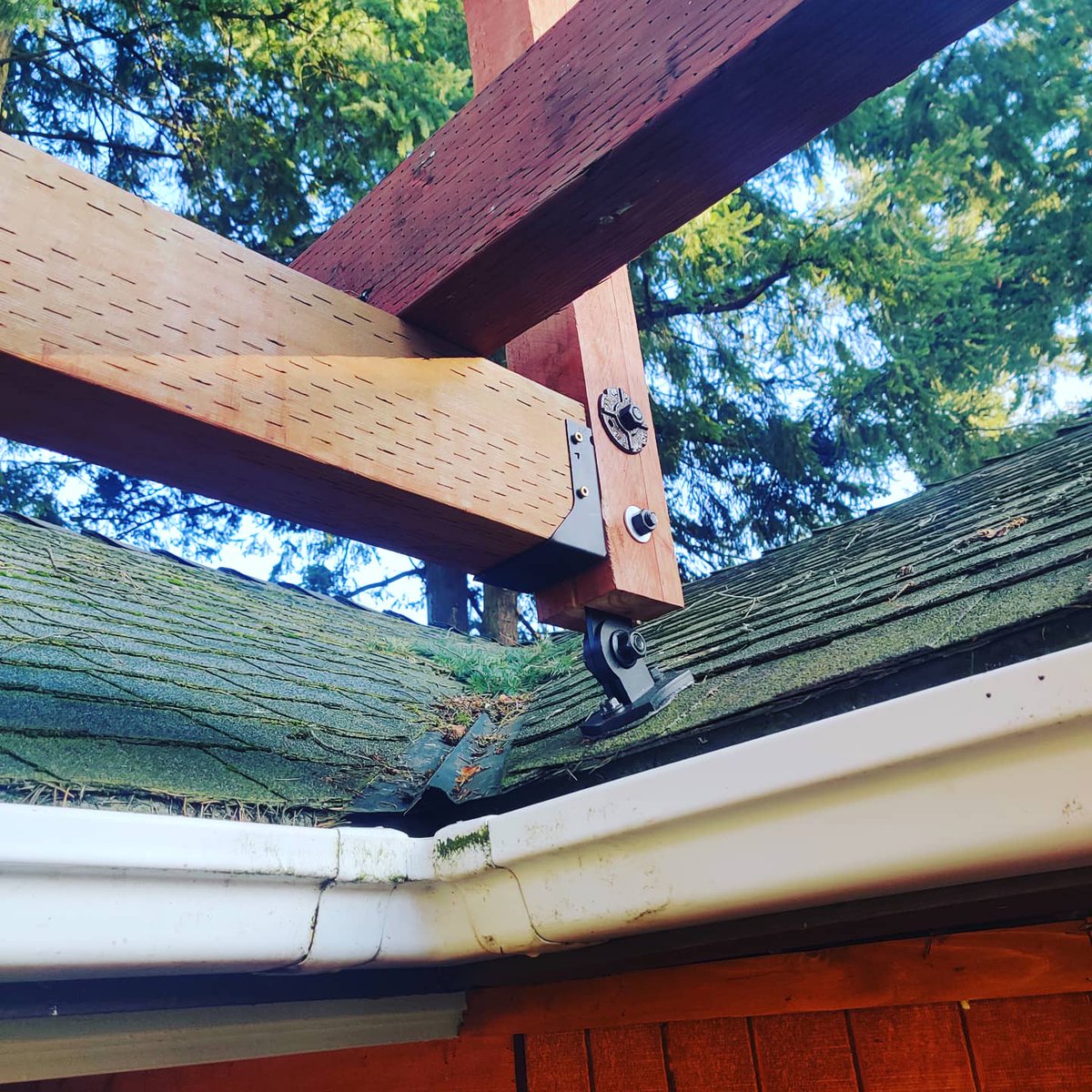 Deck extension and pergola build wrapped up today. Customer wanted to protect windows from a huge fir tree in the front yard.
.
.
.
.
#nwliving #pergola #deckbuilding #carpenterguynw #pdx #outdoorliving #outdoorspaces