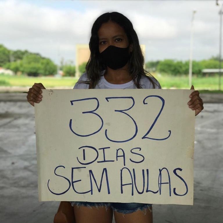 VoltaMedUFPI's tweet photo. Os cursos das área de saúde da UFPI NECESSITAM de uma retomada das aulas através do Ensino Híbrido apara concluir suas graduações. Já estamos há 332 dias parados. Quantos mais devemos esperar? #VoltaCCS https://t.co/ni2TNhMlQY
