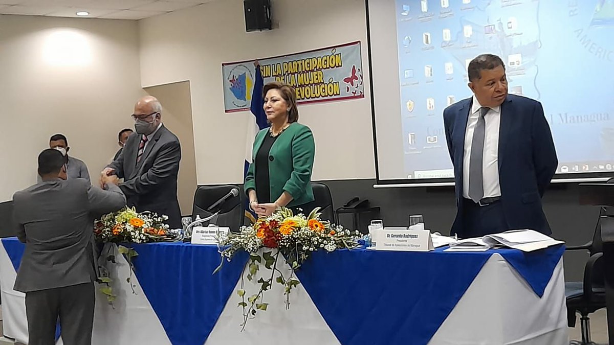 MardeLu35372201's tweet photo. Dra. Alba Luz Ramos, Magistrada de la CSJ felicitó a los jueces y magistrados por los resultados de la gestión judicial durante el año 2020 y les exhortó a continuar esforzándose  para brindar un mejor servicio a la población. https://t.co/ew22Qg9J67