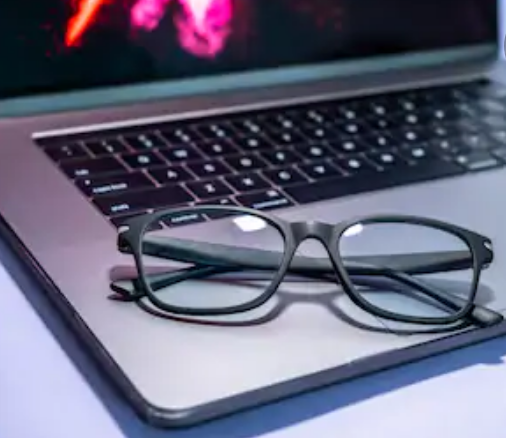 Do blue-blocking lenses reduce eye strain from extended screen time? 

We investigate this important question in a double-masked, randomized controlled trial: ajo.com/article/S0002-… 

Congratulations to <a href="/sumeer007/">Dr Sumeer Singh</a> from <a href="/UniMelbDOVS/">UniMelbDOVS</a> on this 1st-author paper from his PhD <a href="/unimelb/">Baba1337</a>.
