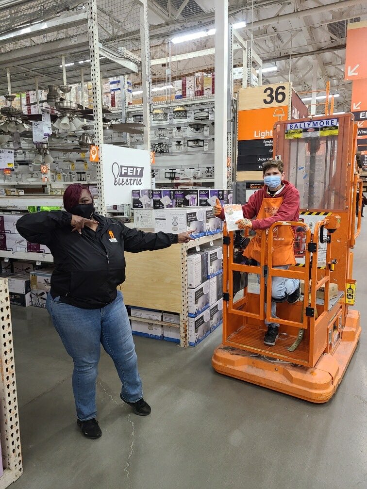 Anika building the partnership! Thank you Christina for your help as support in 635! #OneTeam #Pacnorthproud