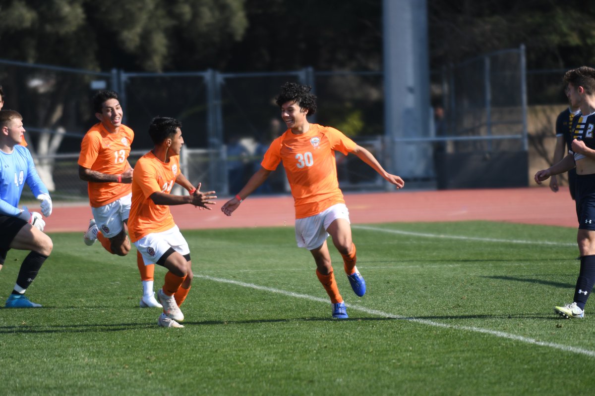 FPUsoccer's tweet photo. Some of our recent photo albums are up!
#FPUWSOC 🆚 Westmont: https://t.co/SUtT47V2tl
#FPUMSOC 🆚 The Master's: https://t.co/VpUpbTaZ3N
📸 | Matlyn Peden
#TeamFPU | #BackTheBirds https://t.co/ZH47k9xLqu