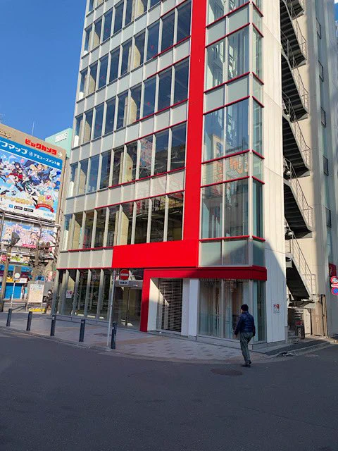 秋葉原駅の近くにあるビルが一棟丸ごとテナントが撤退・・・